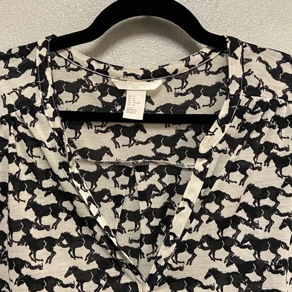 H&M Black Cream Equestrian Horse Print V-neck 3/4 sleeve Blouse 3638 - Picture 2 of 6